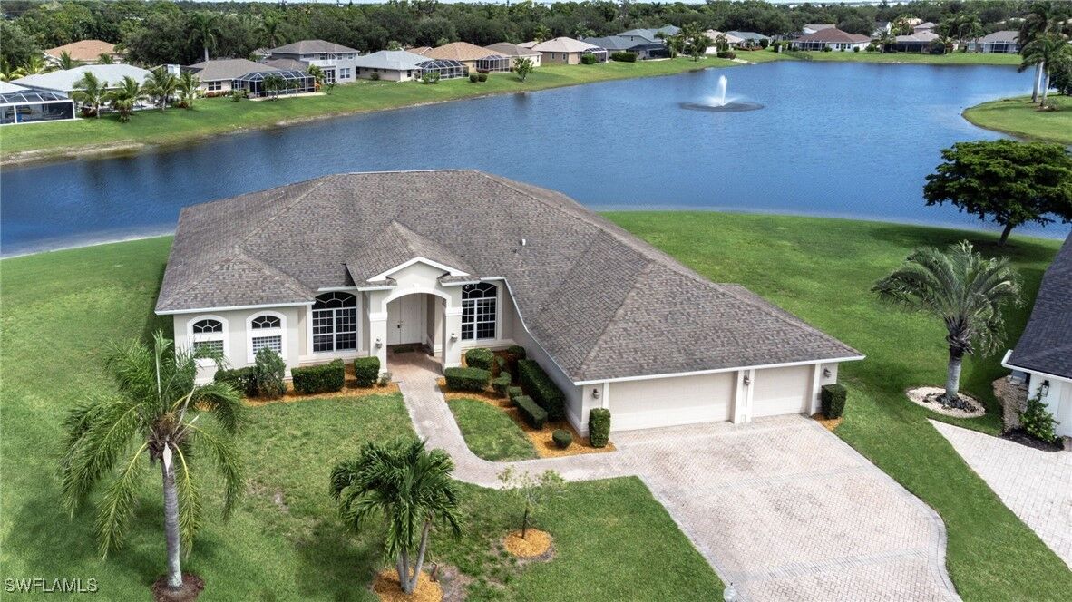 Property Photo:  9101 Kings Cove Court  FL 33967 