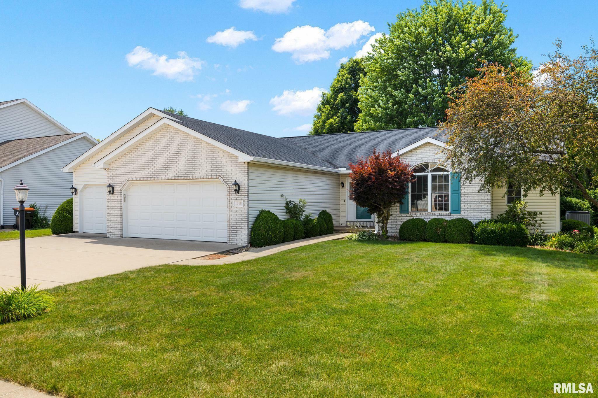 Property Photo:  1010 Wellington Drive  IL 61571 