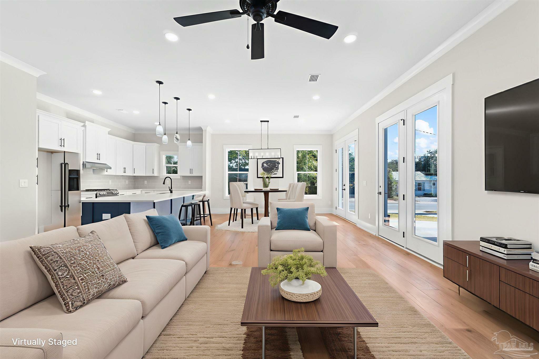 Property Photo: 1619 E De Soto St FL 32501