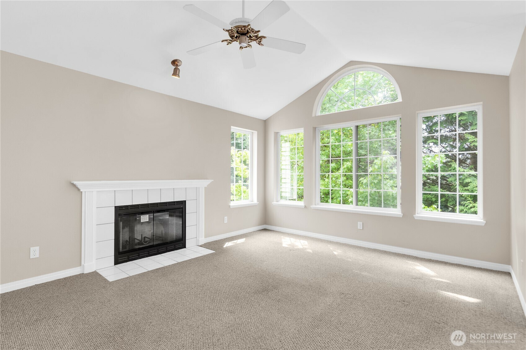 Property Photo: 1628 118th Avenue SE F316 WA 98005