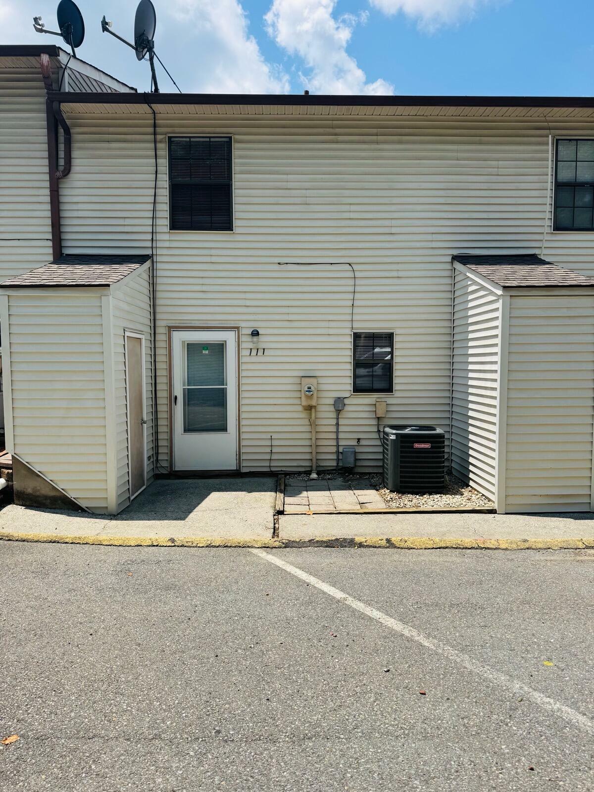 Property Photo: 111 Tinkerview Dr VA 24077