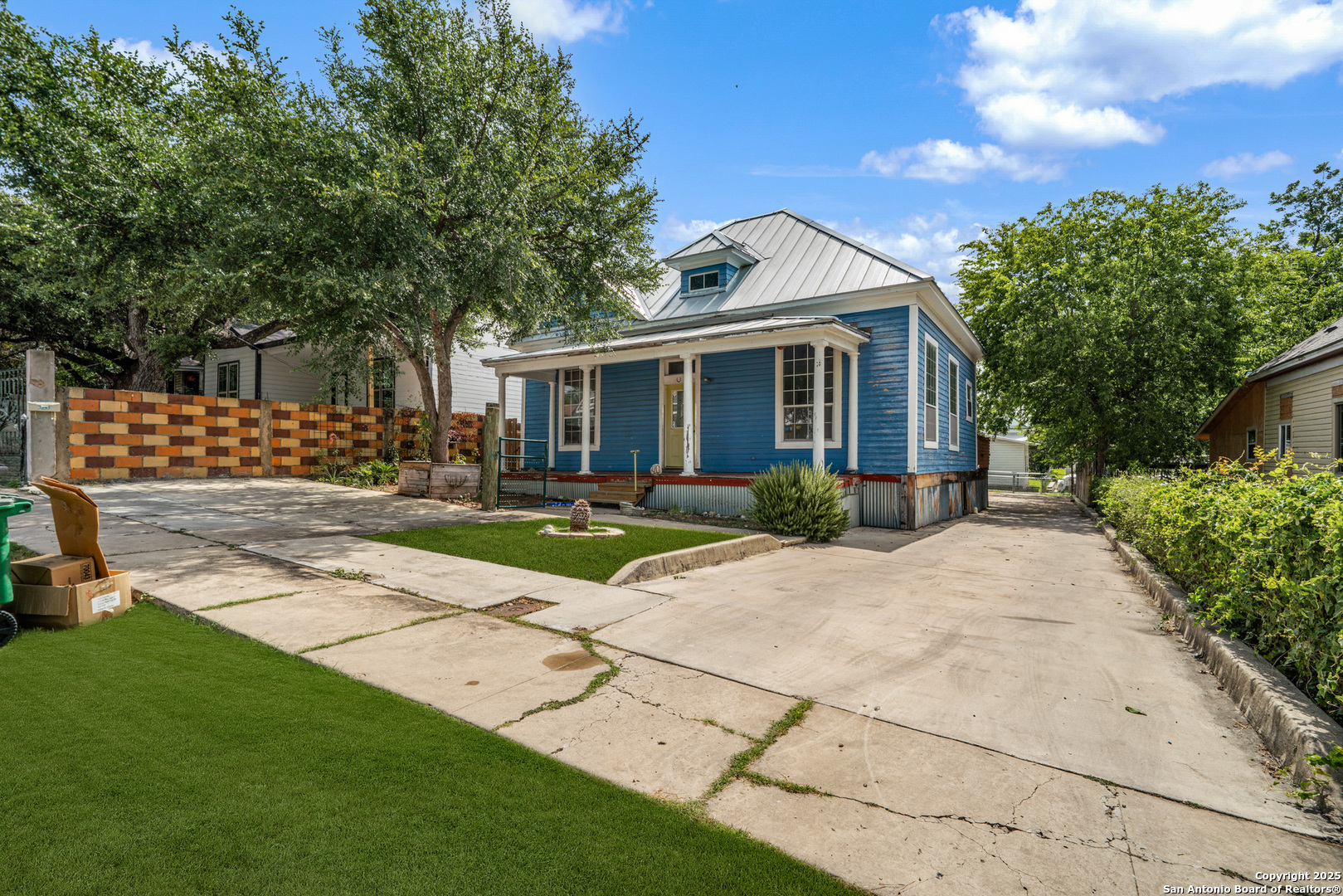 Property Photo: 320 Piedmont TX 78203
