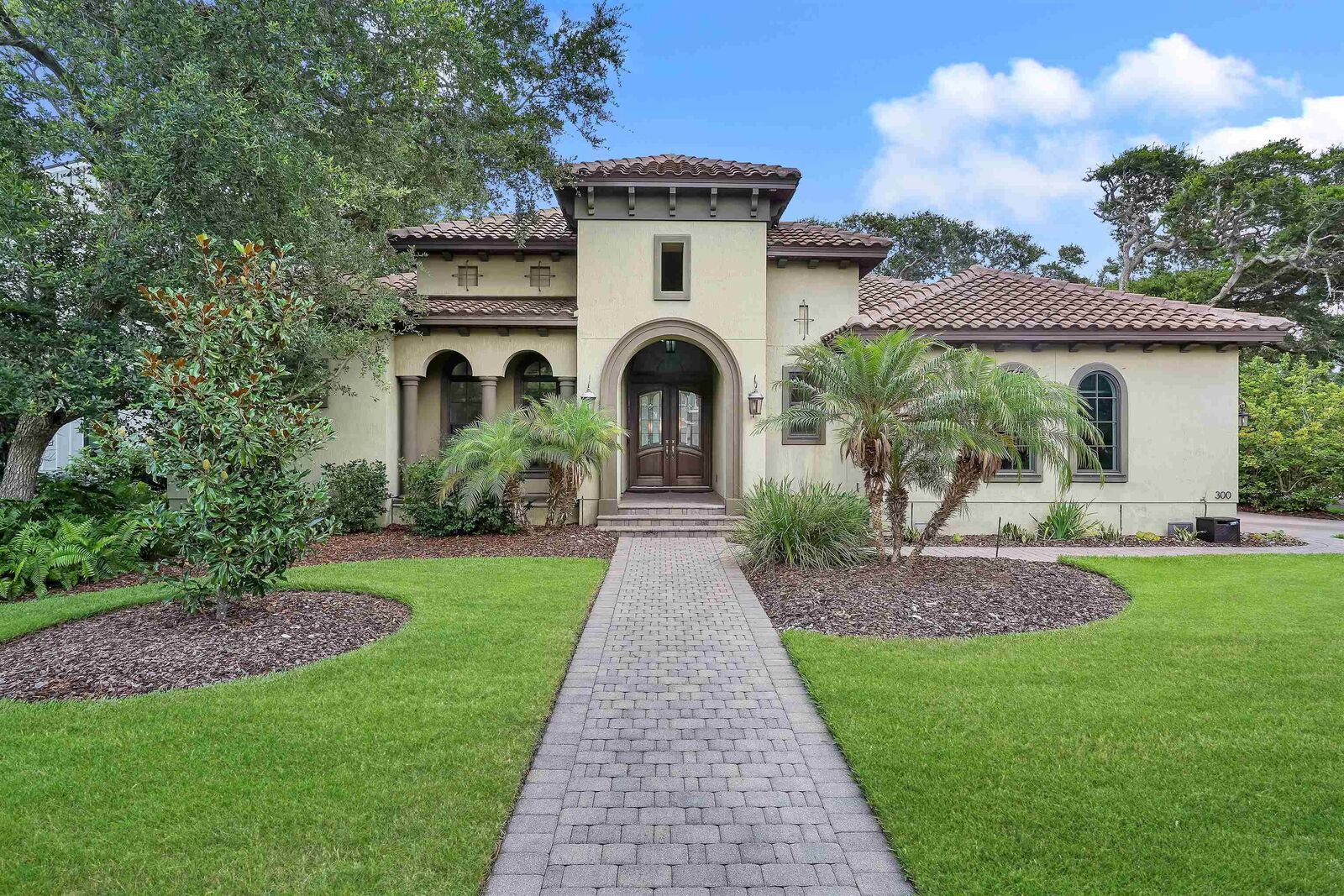 Property Photo: 300 S La Crescenta Dr FL 32080