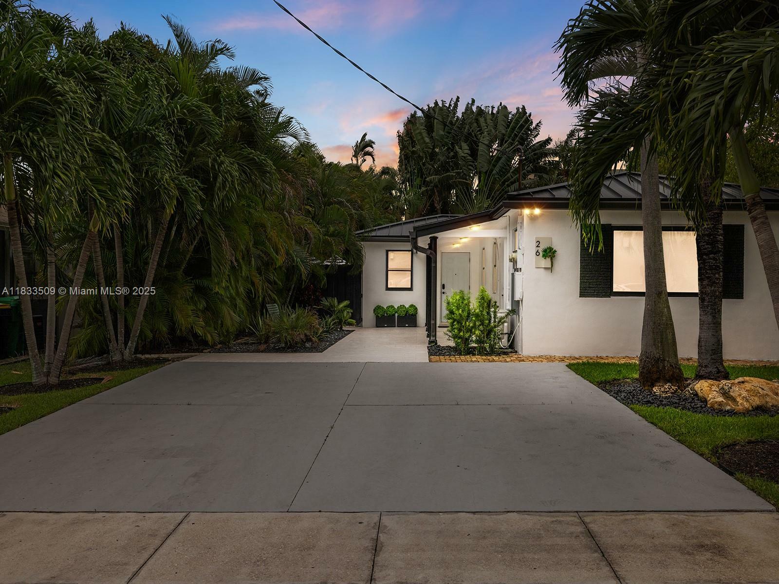Property Photo:  26 NE 3rd St B  FL 33004 