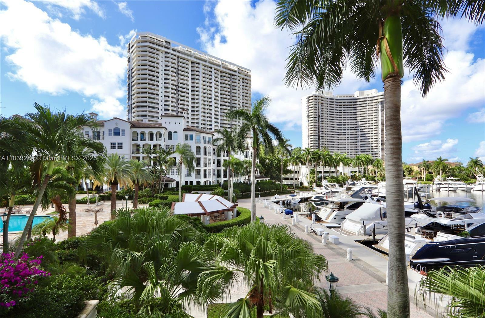 Property Photo: 3900 Island Blvd B204 FL 33160