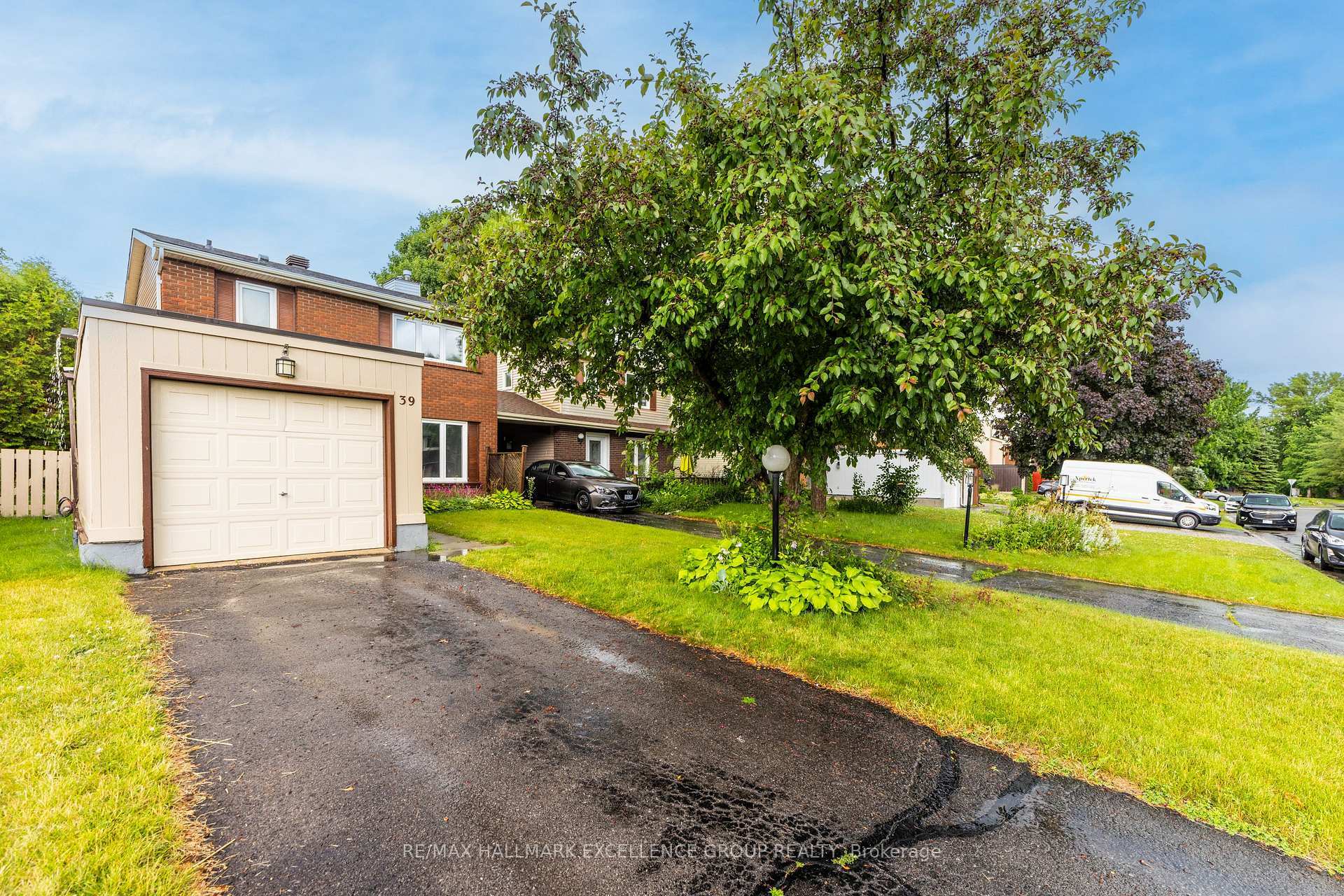 Property Photo:  39 Bartley Crescent  ON K2J 1R9 