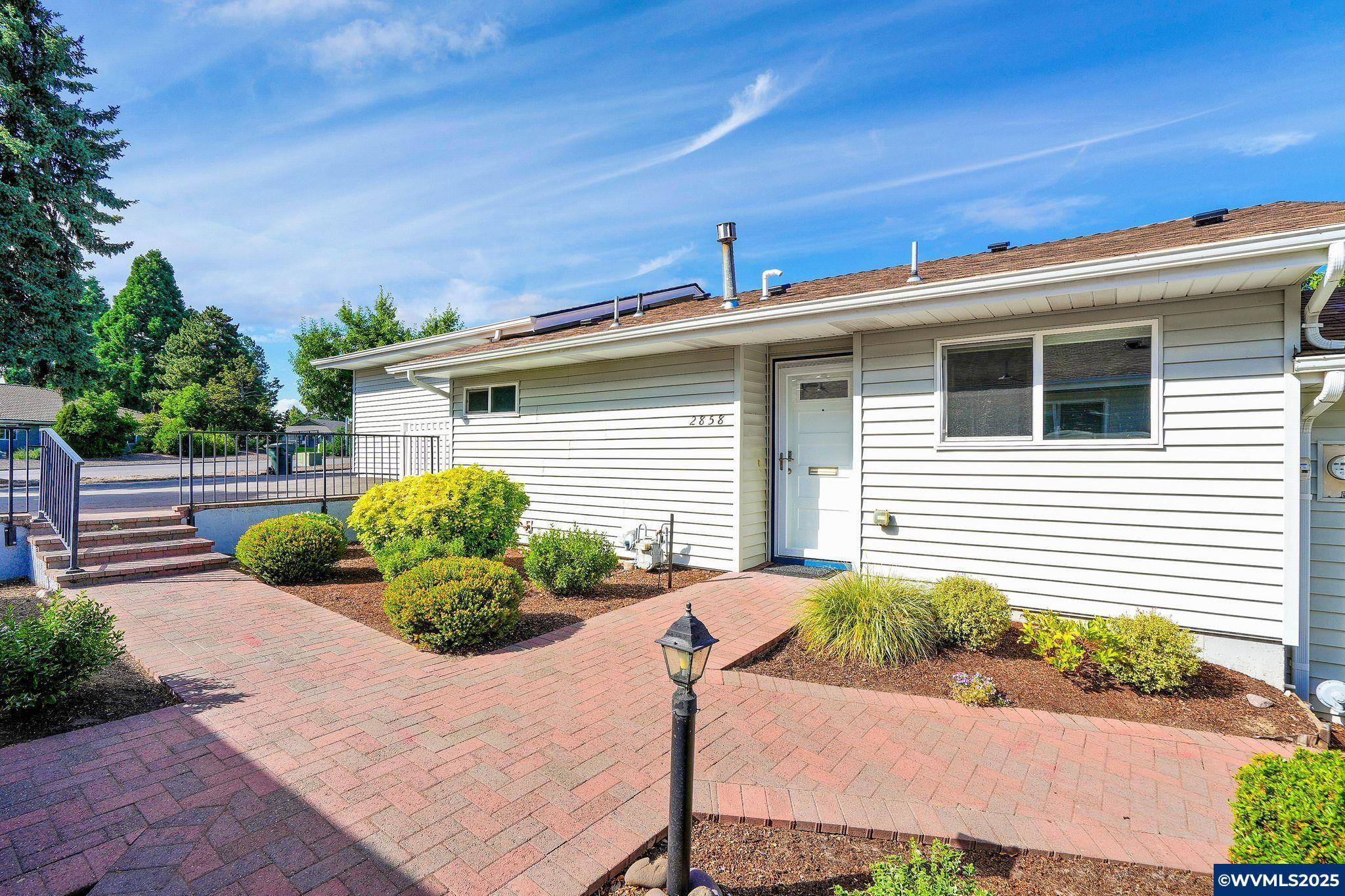 Property Photo: 2858 Oakcrest Dr NW OR 97304