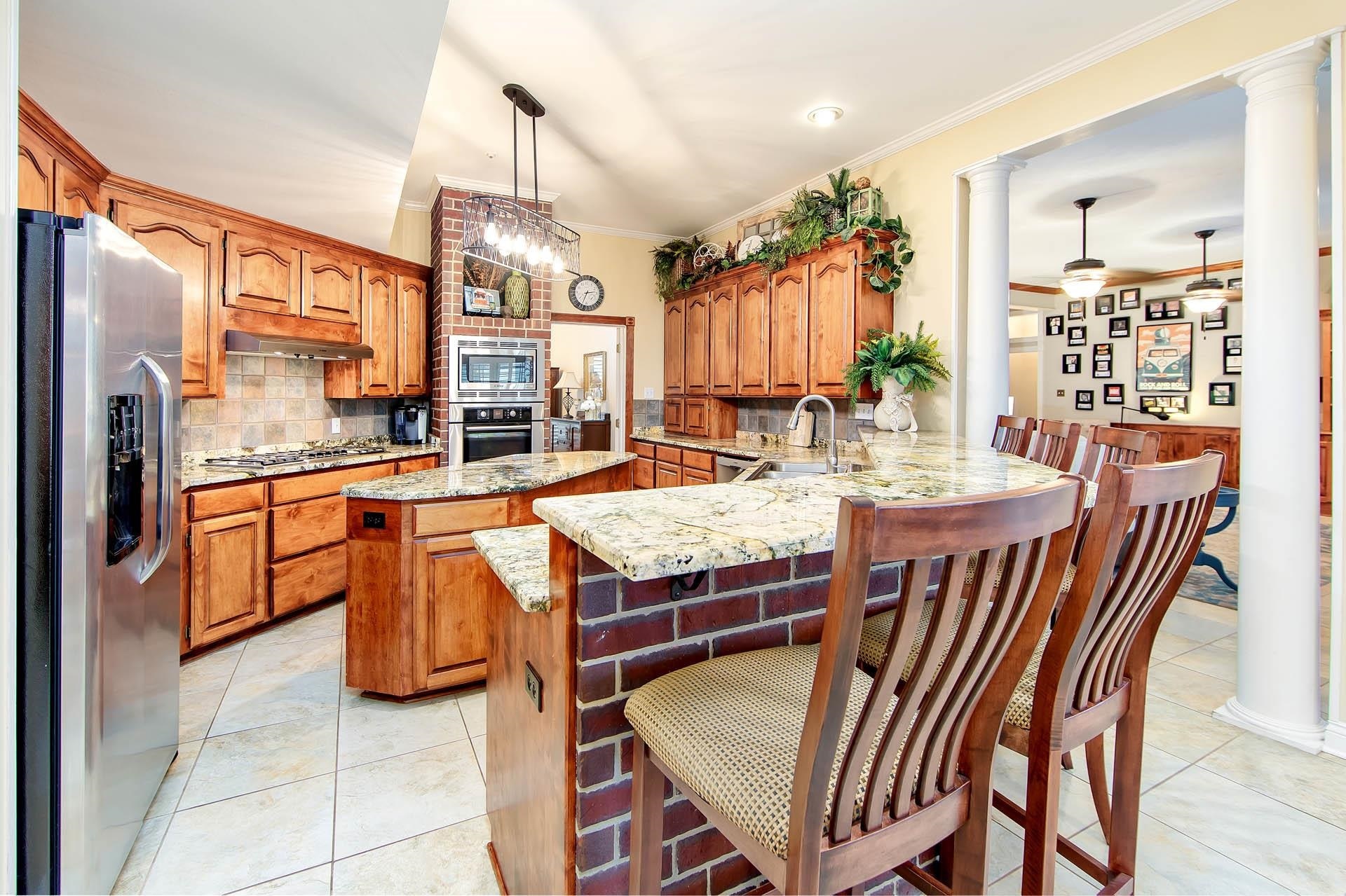 Property Photo: 303 Apache St LA 70360