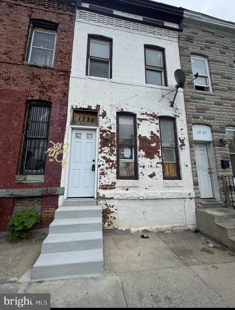 Property Photo: 1735 N Fulton Avenue MD 21217
