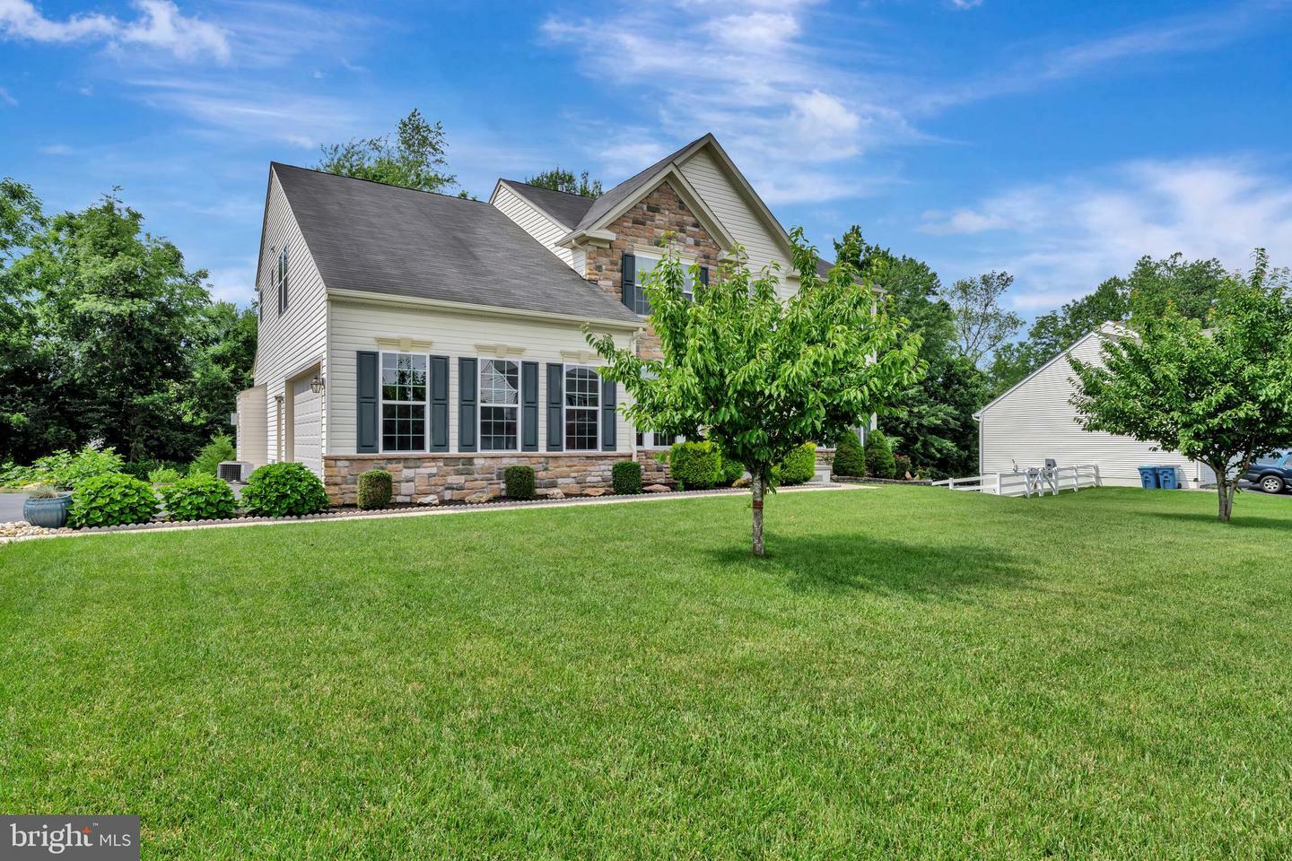 Property Photo: 413 Highland Court PA 19363