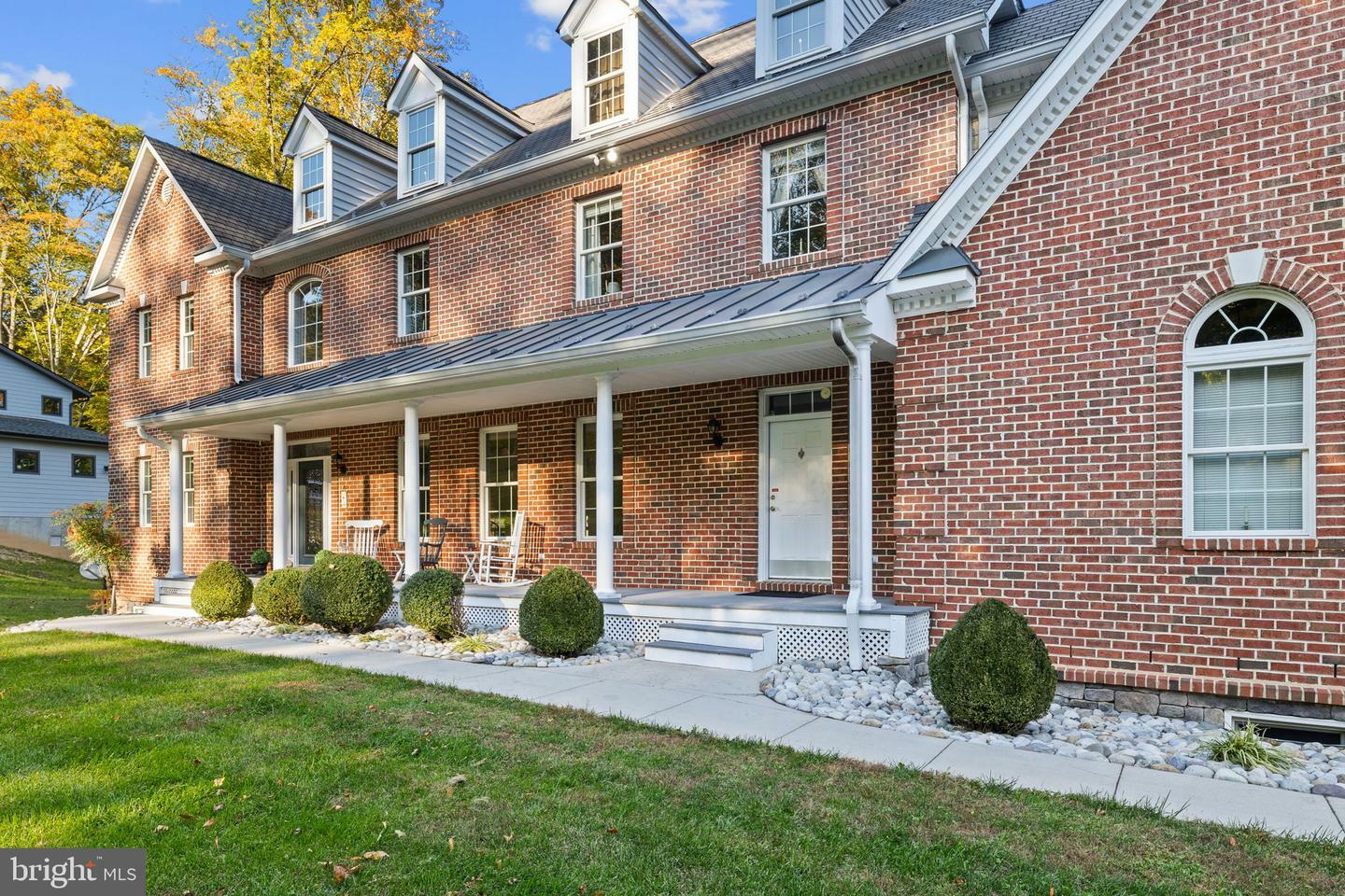 Property Photo: 10823 Gladney Drive VA 20111