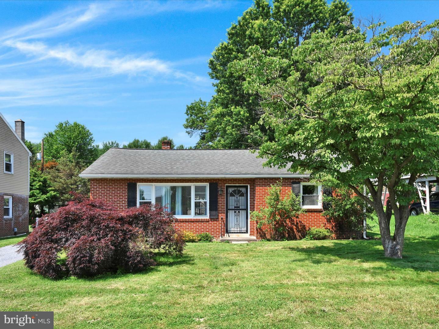 Property Photo: 28 Nursery Lane PA 17603