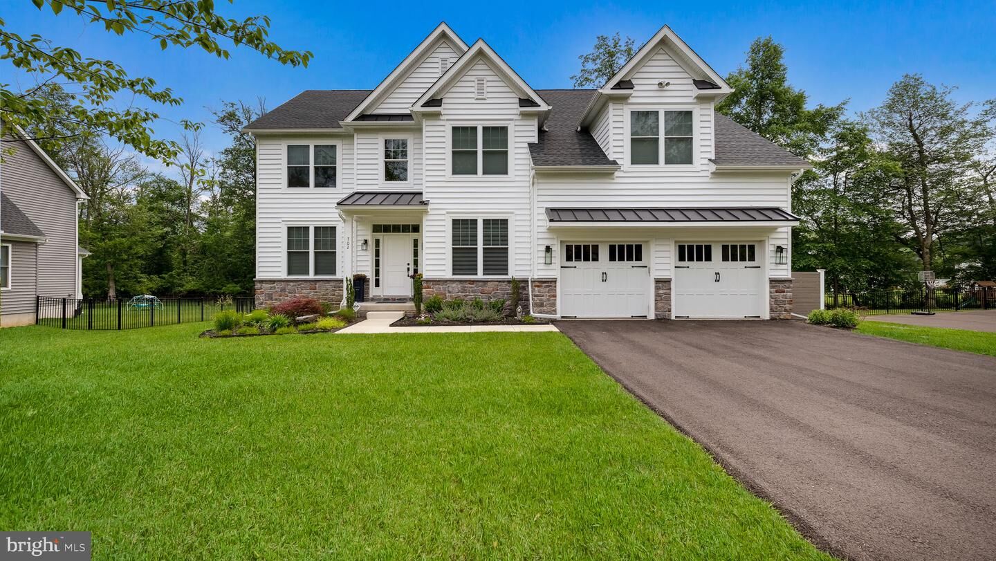 Property Photo: 702 N Shady Retreat Road PA 18901