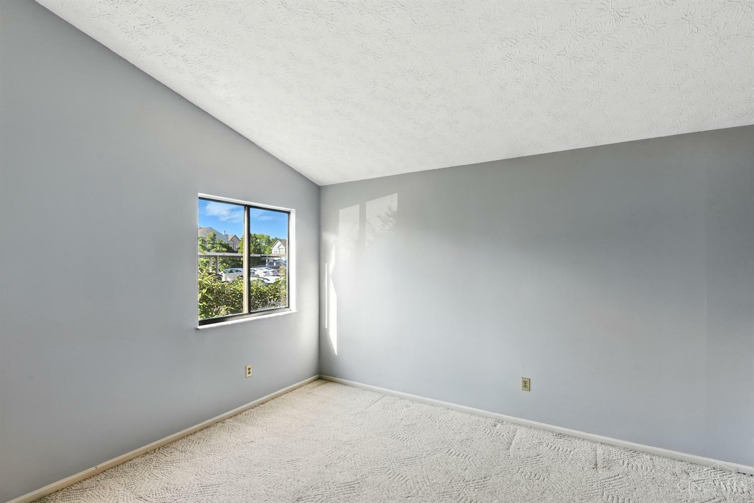 Property Photo: 406 Sherwood Green Court OH 45040