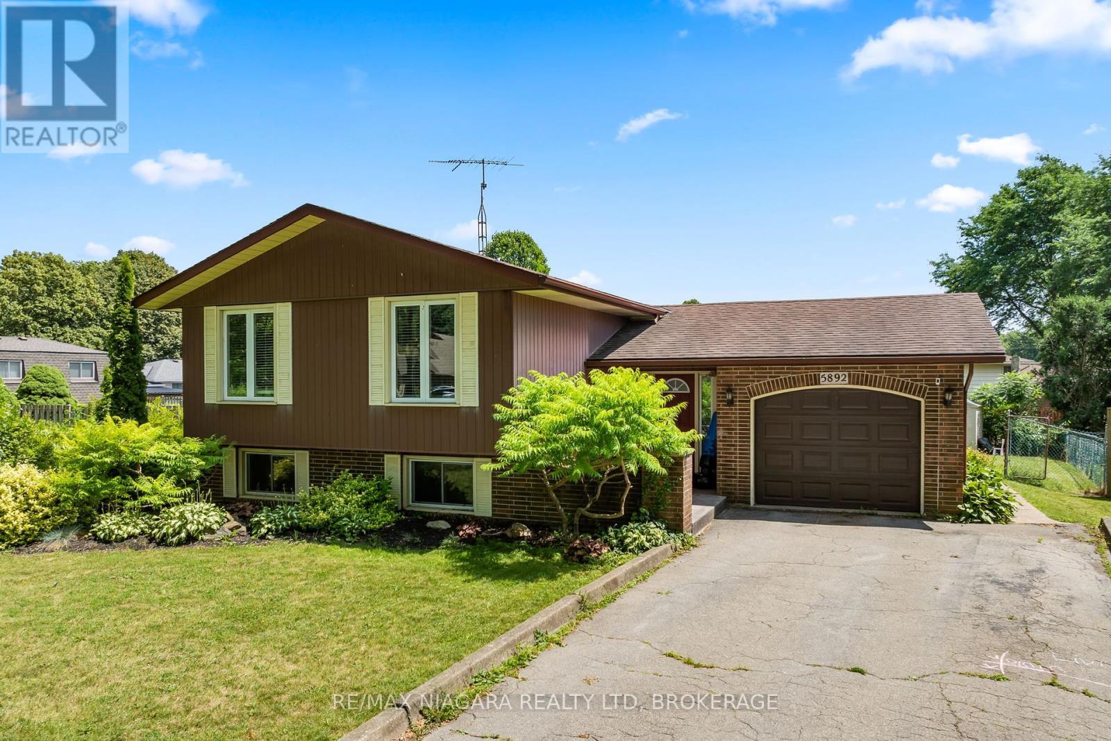 Property Photo: 5892 Theresa Street ON L2J 2J3