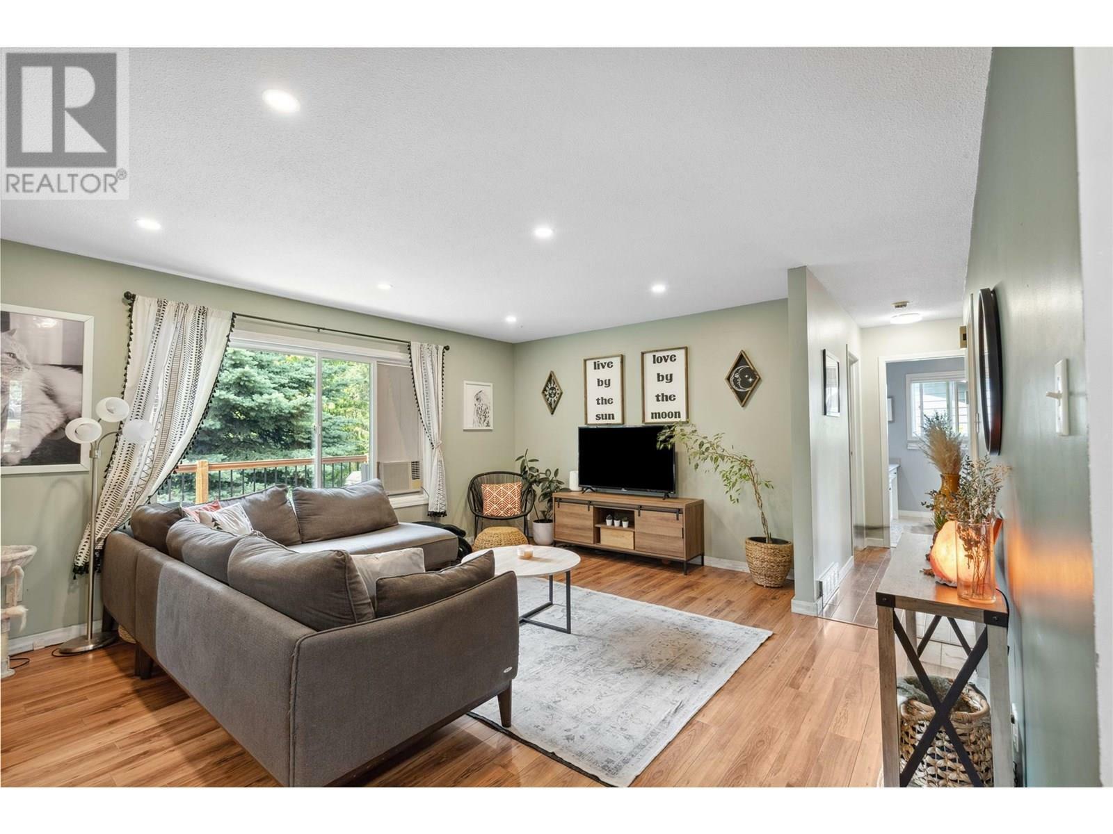 Property Photo: 2861 5 Avenue Southeast BC V1E 2H1