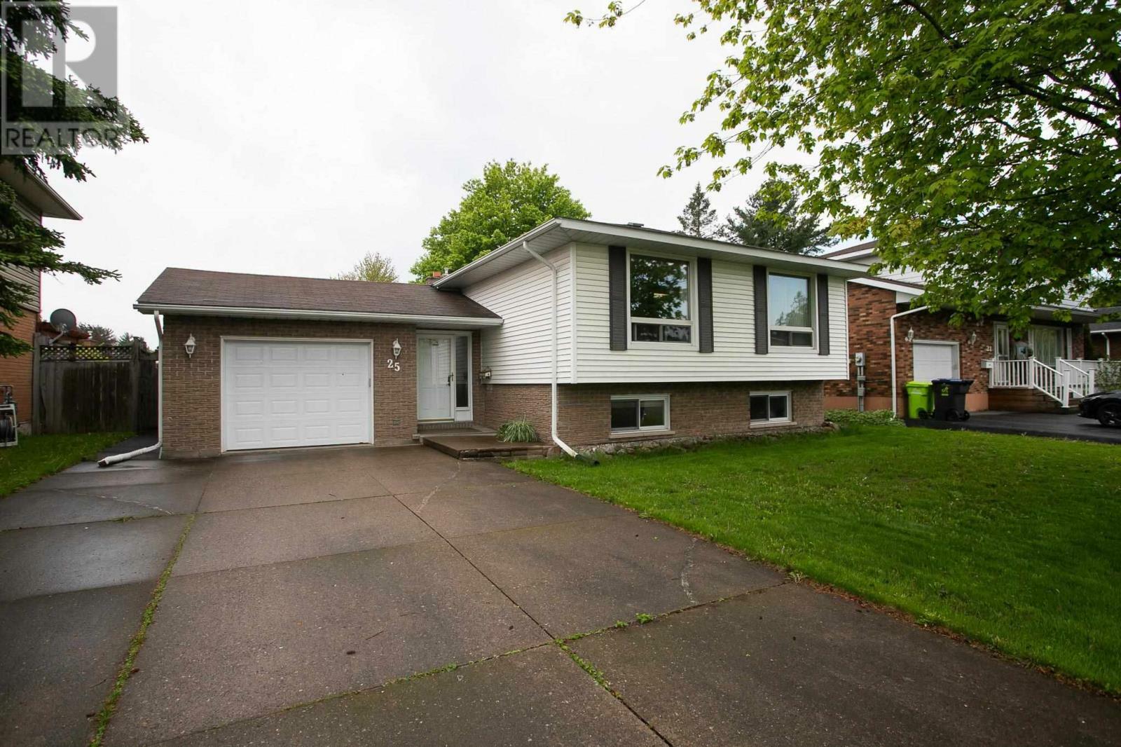 Photo de la propriété: 25 Healy St ON P6A 6C1