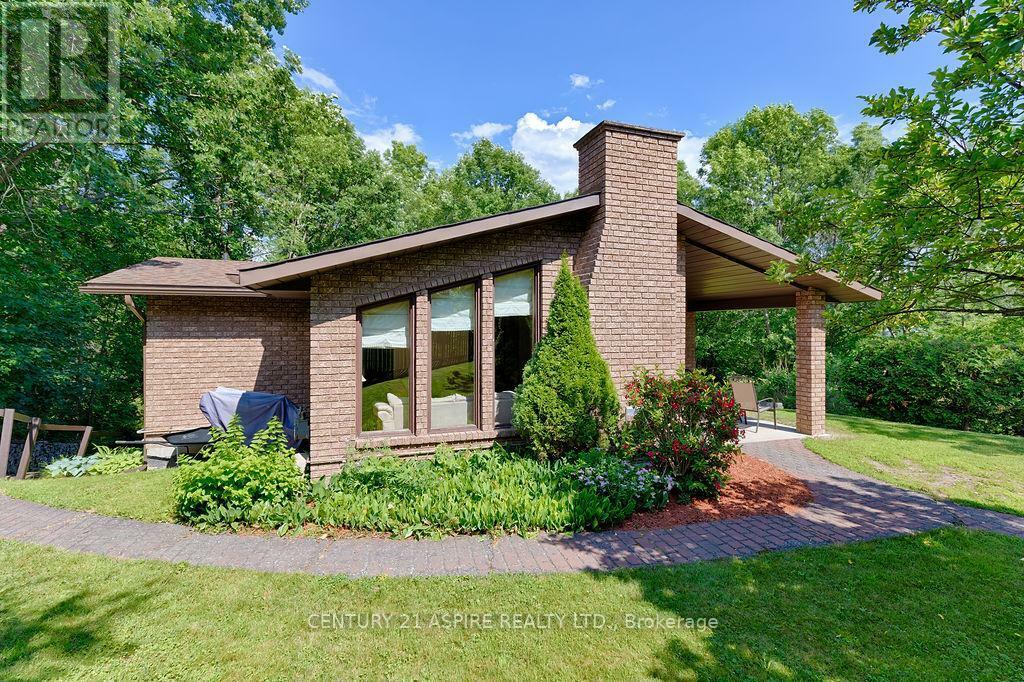 551 Whispering Pines Crescent  Laurentian Valley ON K8A 6W4 photo