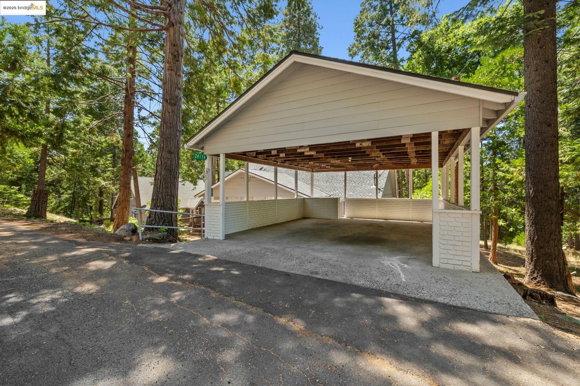 Property Photo: 24174 Lama Rd Hisum CA 95346