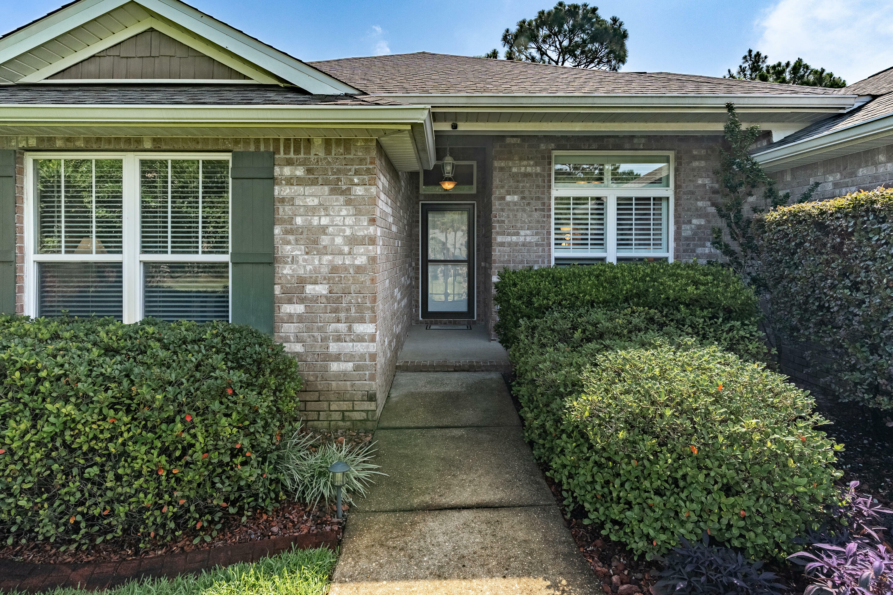 Property Photo: 2300 Valley Place FL 32566