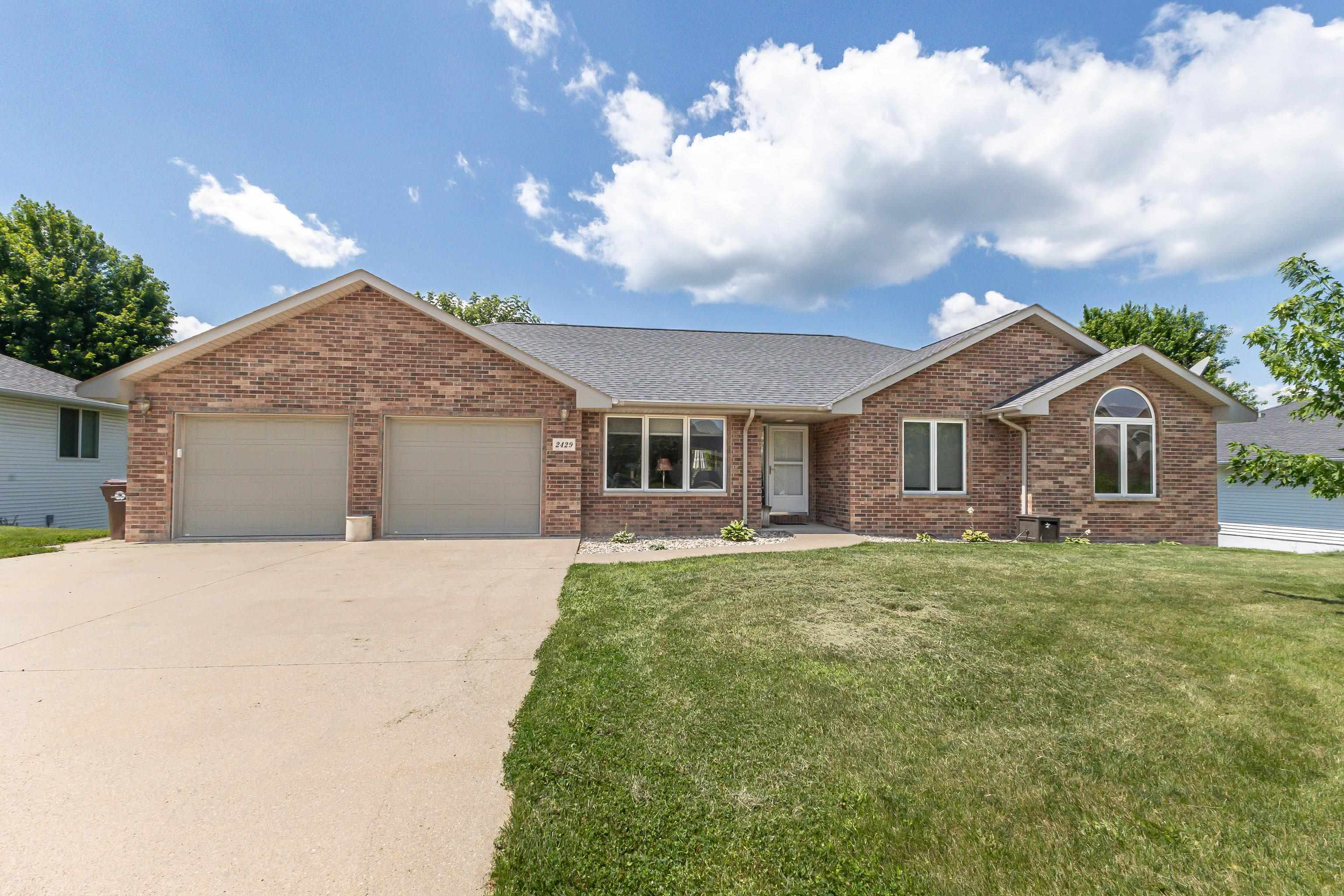 2429 Whitetail Drive  Asbury IA 52002 photo