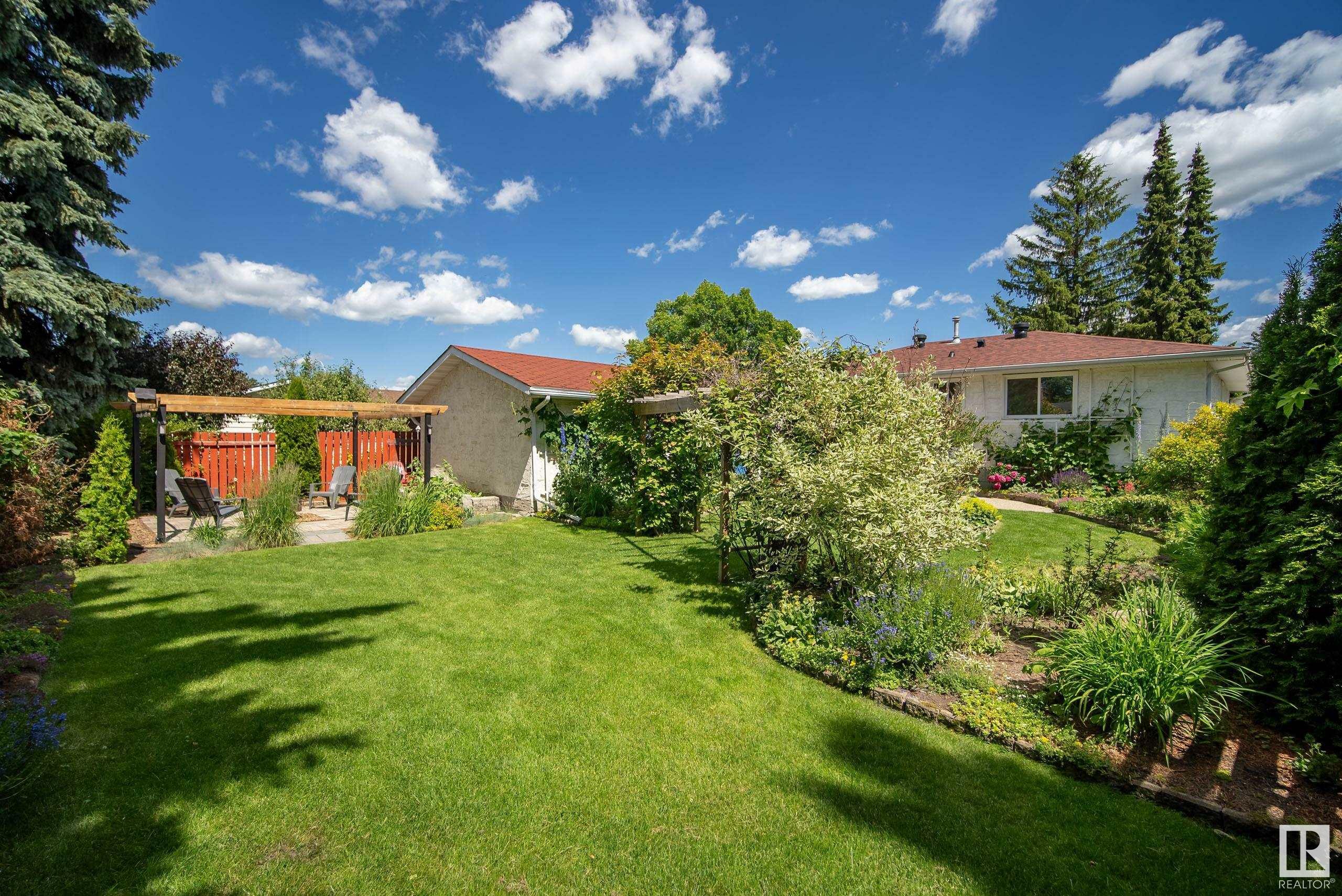 Property Photo: 40 Hawkins Crescent AB T8A 3P2
