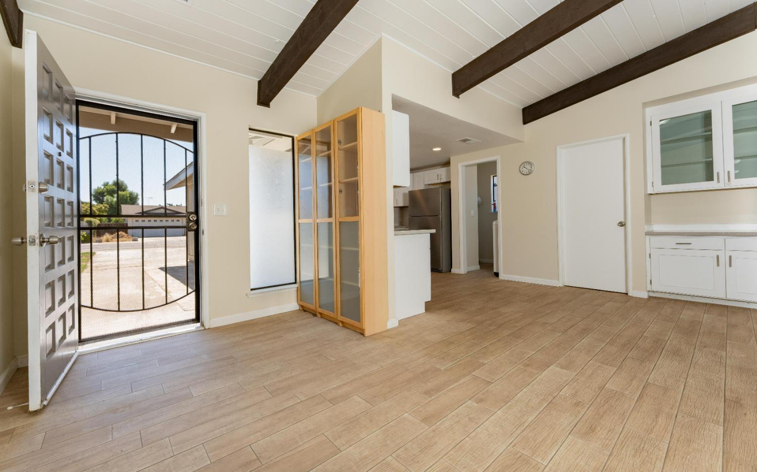 Property Photo:  2241 S Valley Street  CA 93277 