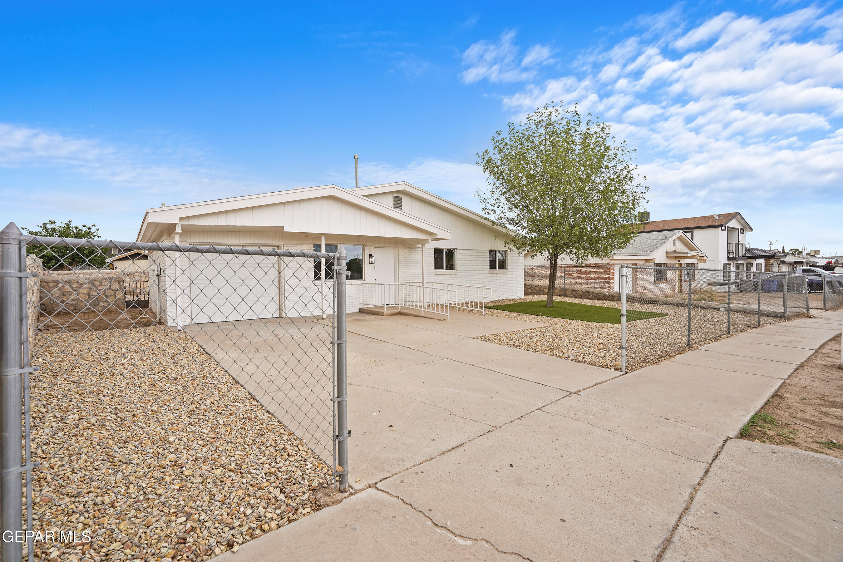 Property Photo: 205 Caribe Circle TX 79927