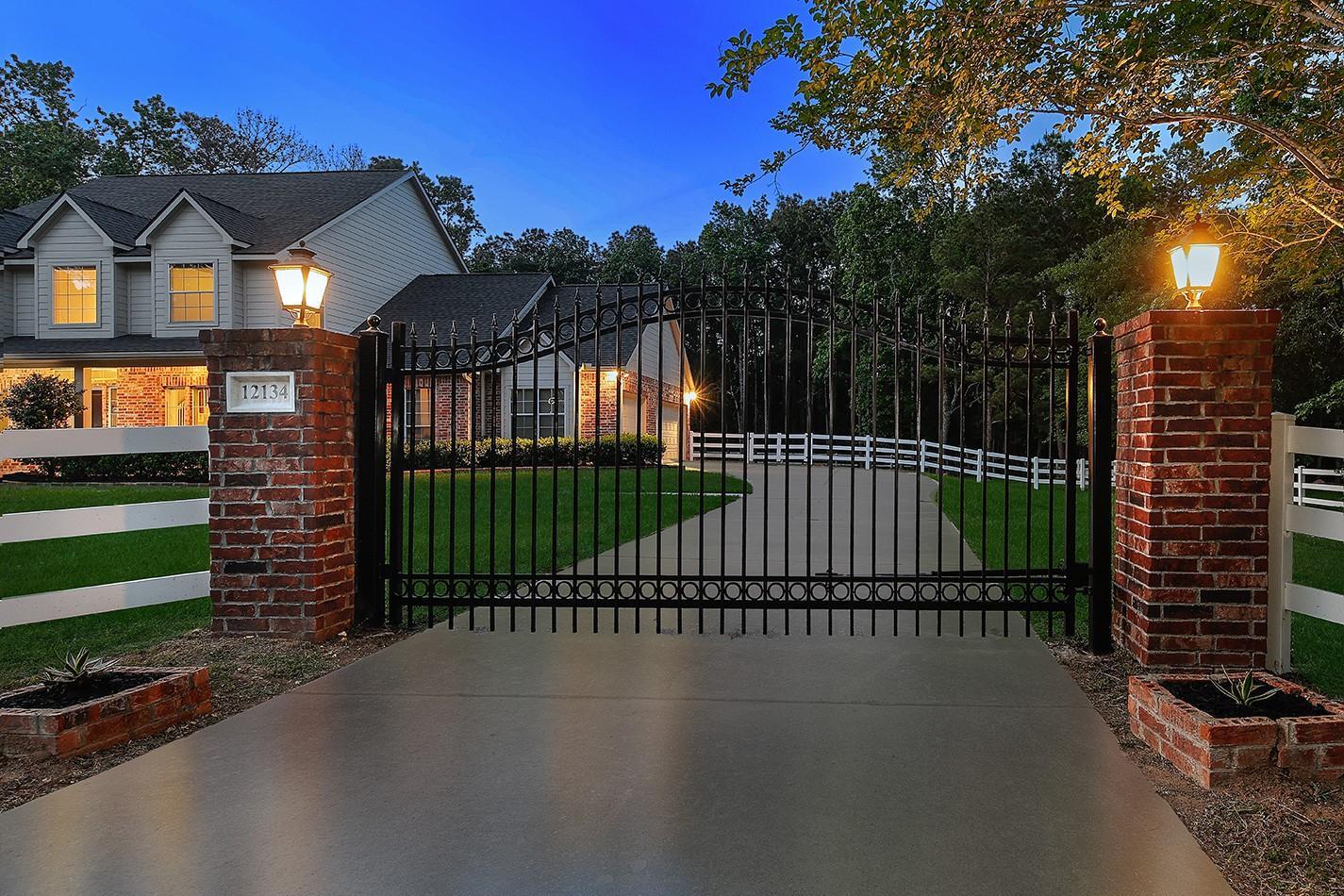Property Photo:  12134 E Border Oak Drive  TX 77354 