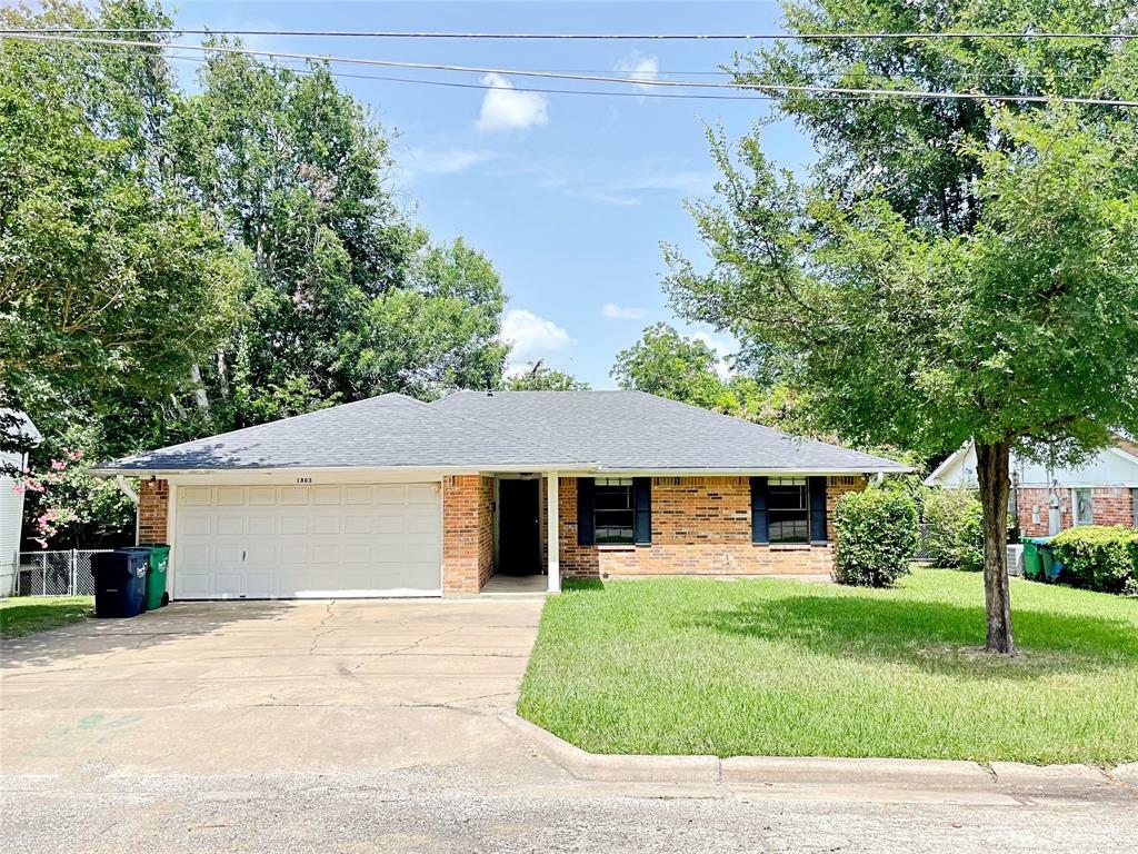 Property Photo: 1803 S Park Street TX 77833