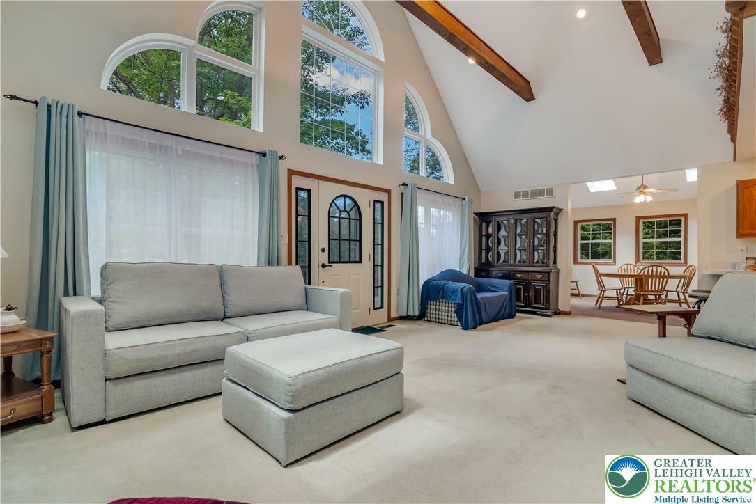 Property Photo: 132 Woodbury Drive PA 18610