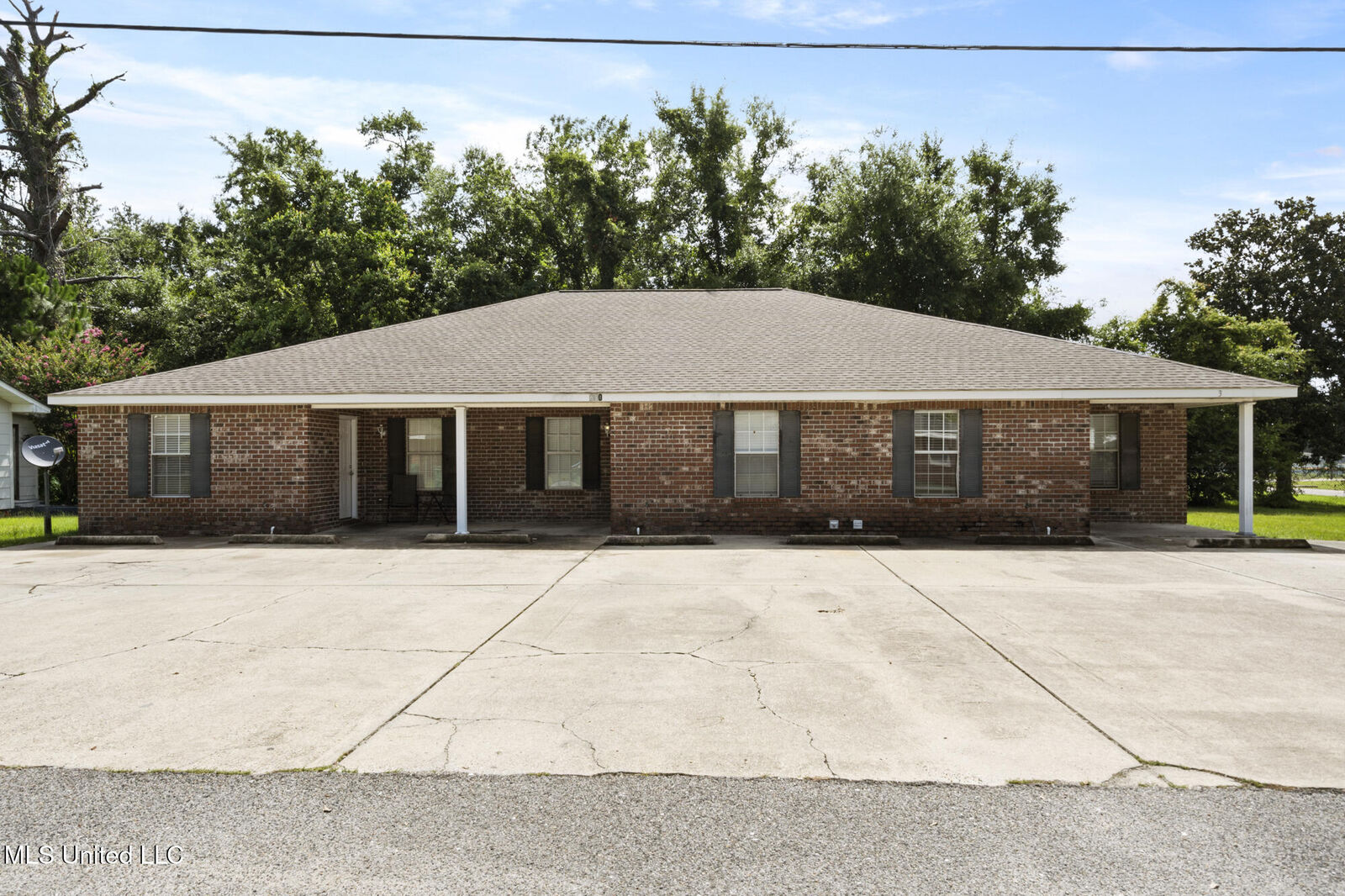 Property Photo: 610 W Oak Drive MS 39507