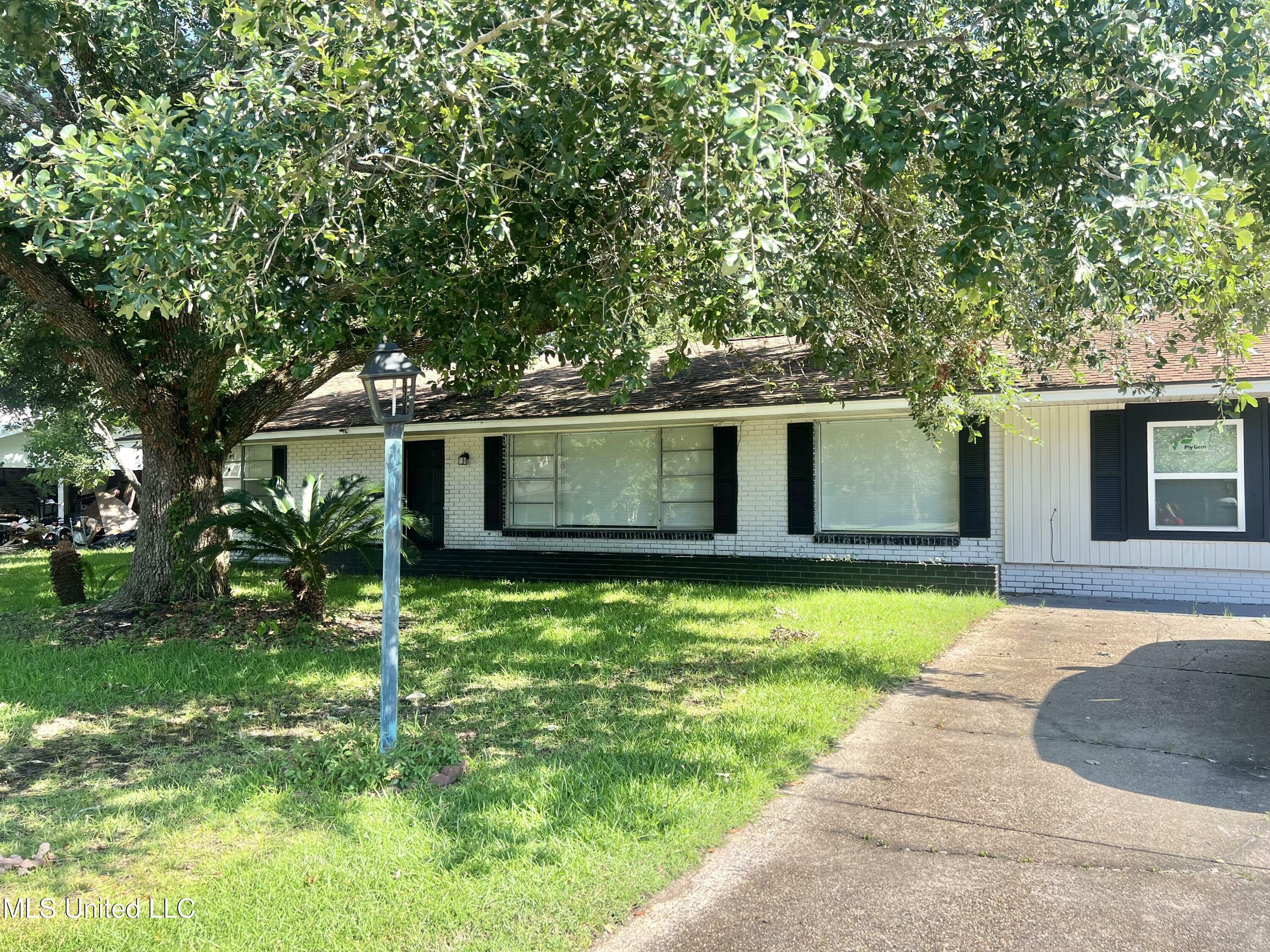 Property Photo: 914 Beatrice Drive MS 39560