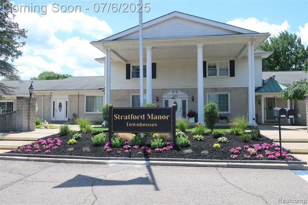 Property Photo: 110 Stratford Lane MI 48309 2073