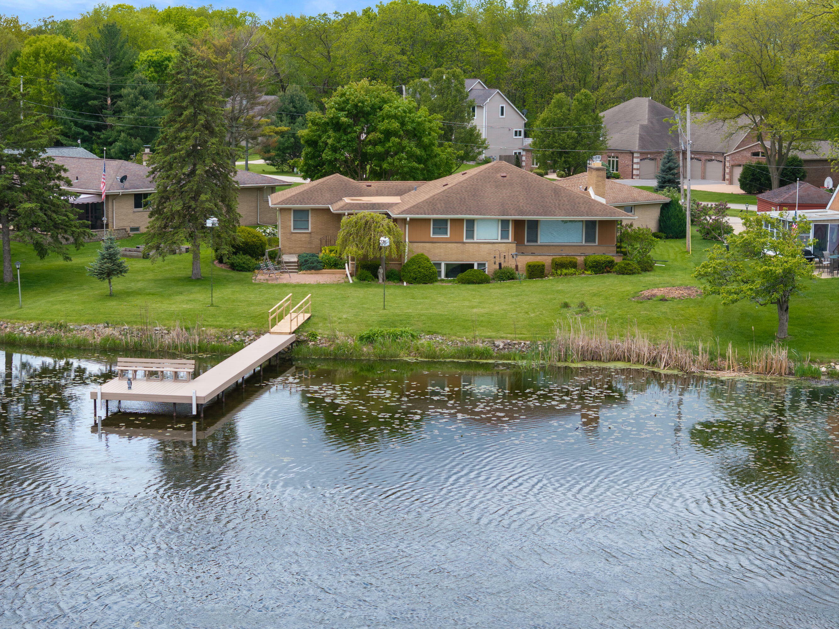 Property Photo:  5743 Island View Ct  WI 53185 