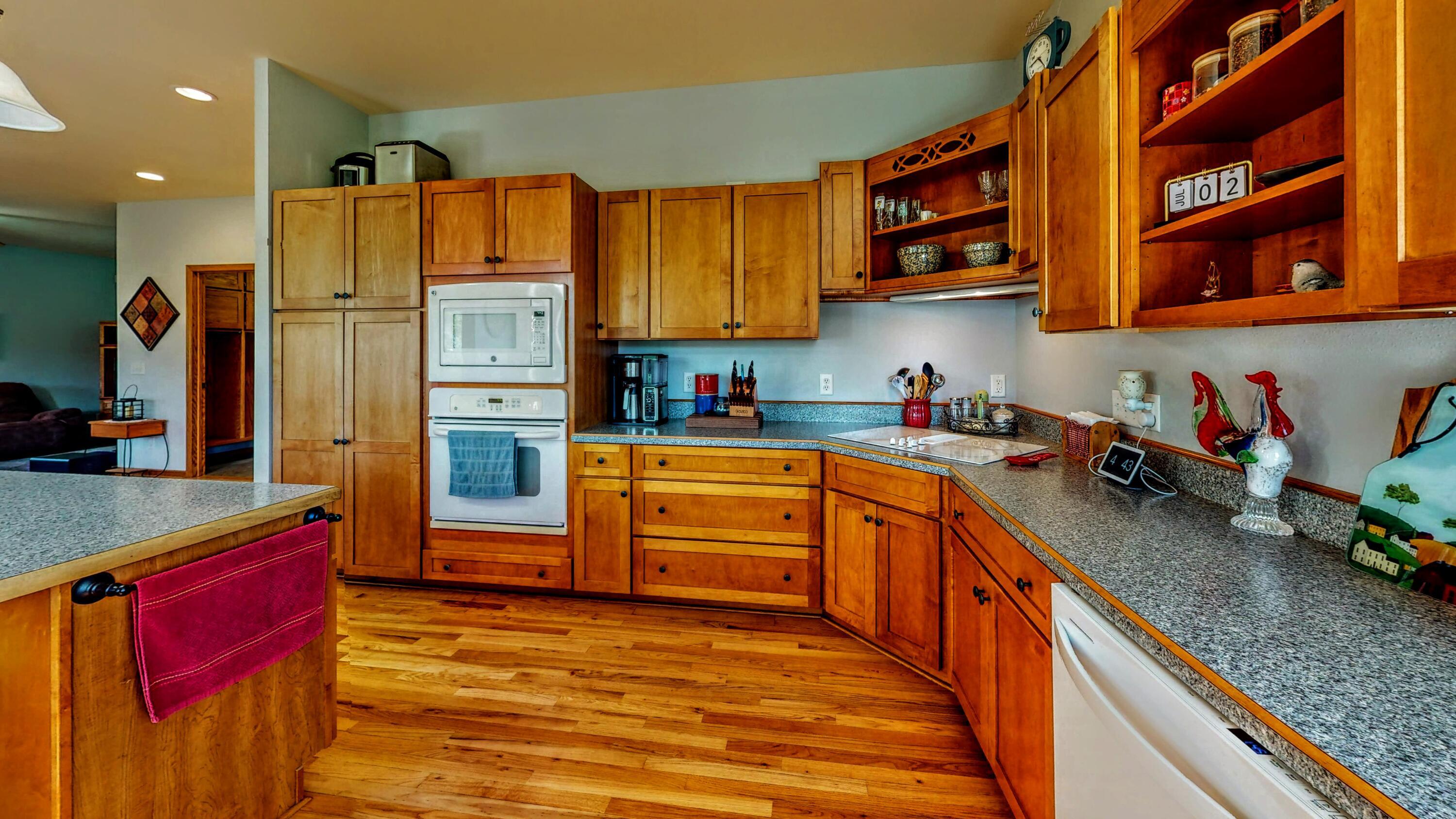 Property Photo: 615 Fairway Cir WI 53549