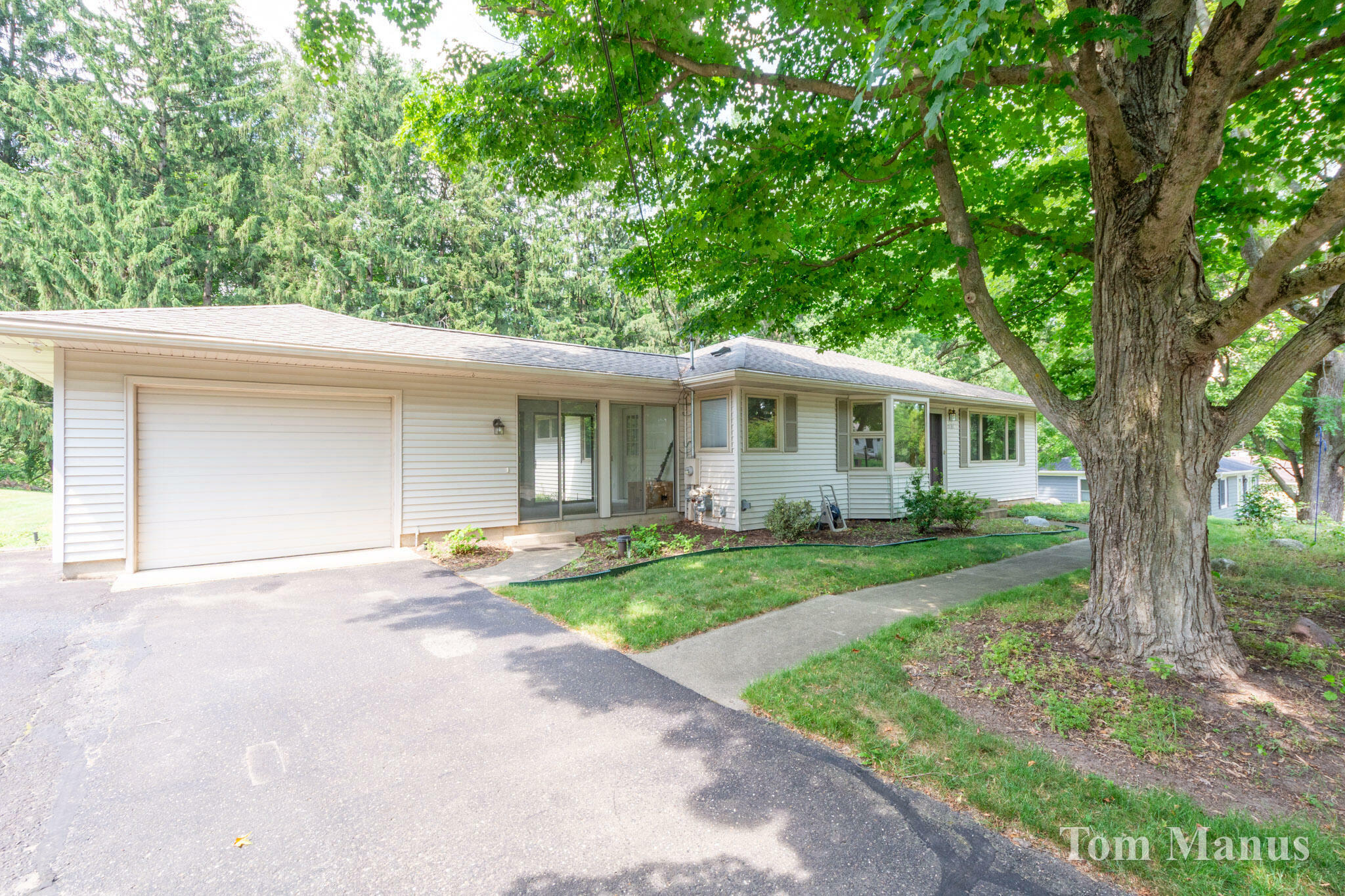 7131 Windcrest Street SE  Grand Rapids MI 49546 photo