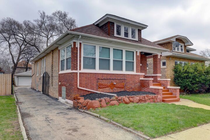 Property Photo:  1825 S 8th Avenue  IL 60153 