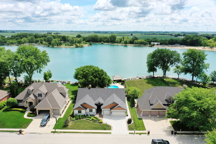 Property Photo: 998 N Westshore Boulevard IL 60950