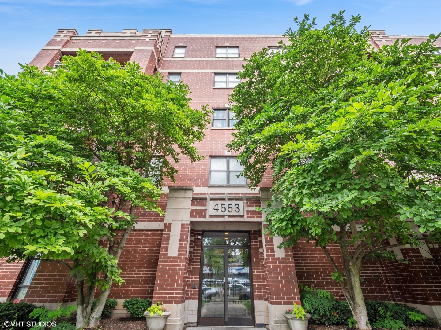 4553 N Magnolia Avenue 205  Chicago IL 60640 photo