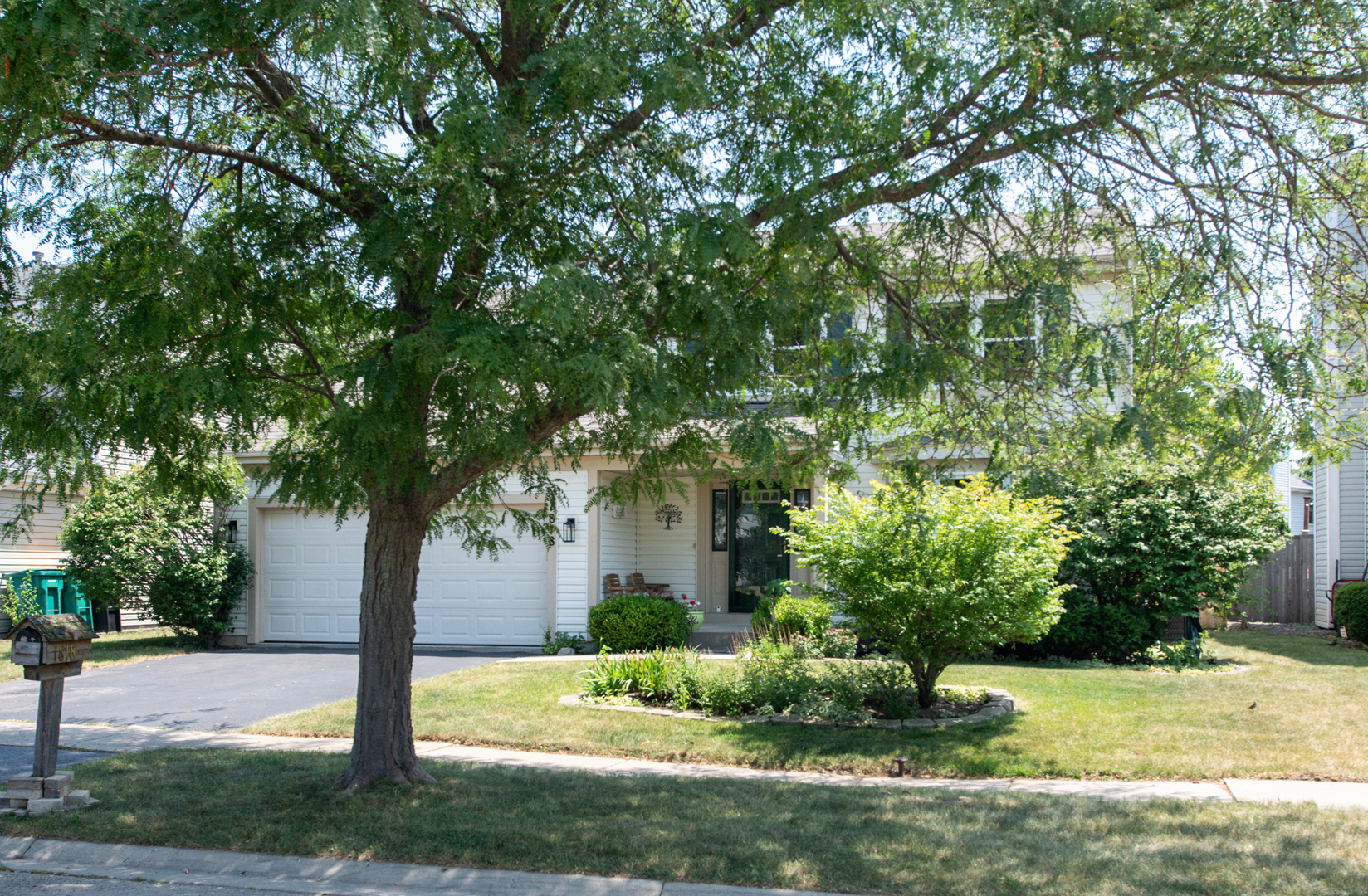 Property Photo: 1818 Olde Mill Road IL 60586
