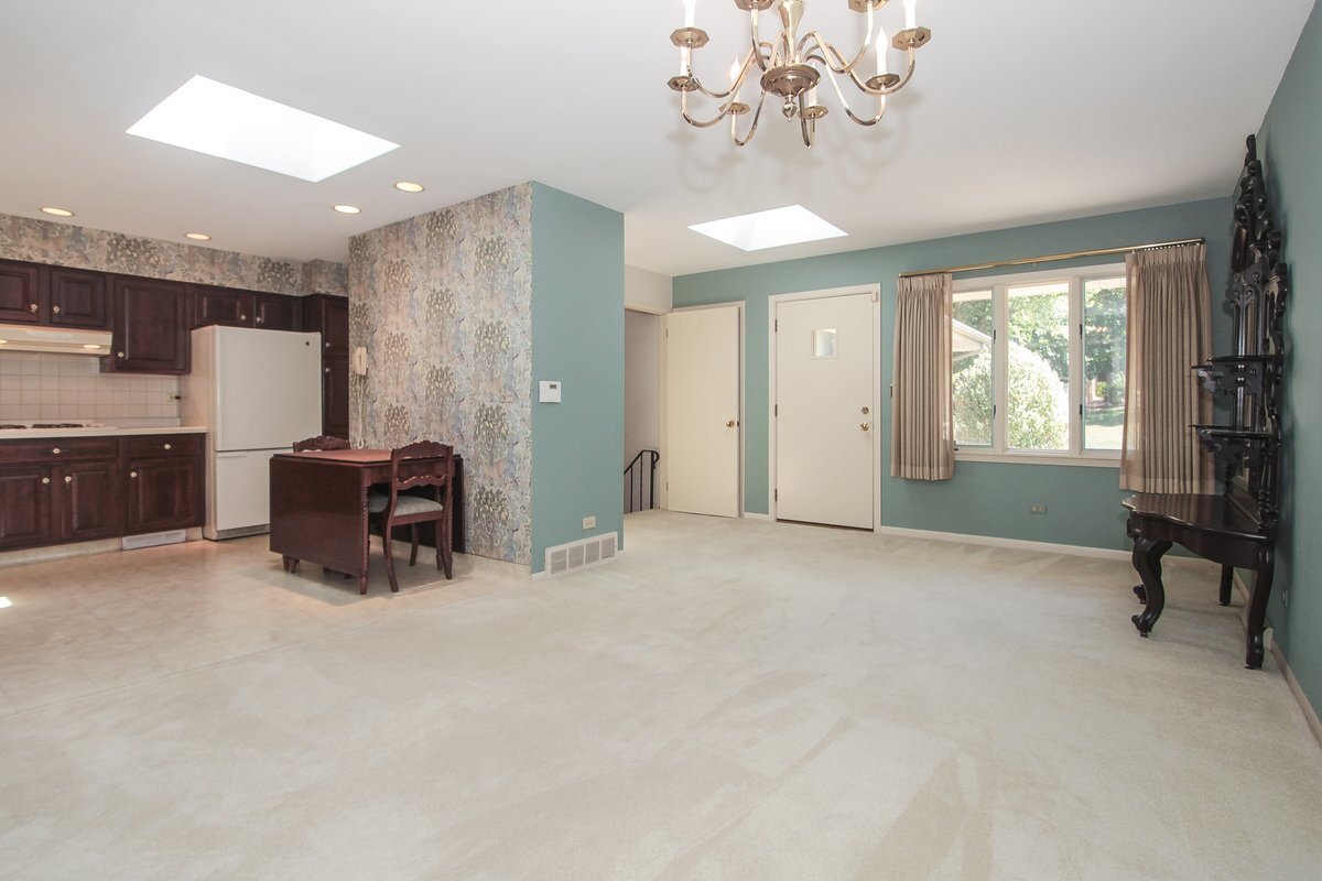 Property Photo:  2114 Country Knoll Lane  IL 60123 