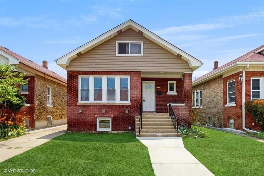 Property Photo:  5041 W Fletcher Street  IL 60641 