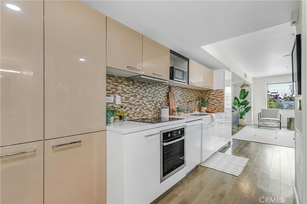 Property Photo: 901 S Flower Street 402 CA 90015