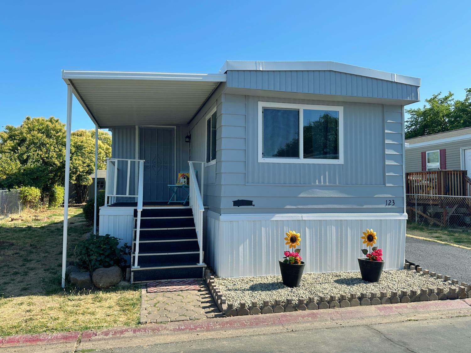Property Photo: 123 Village Circle CA 95838