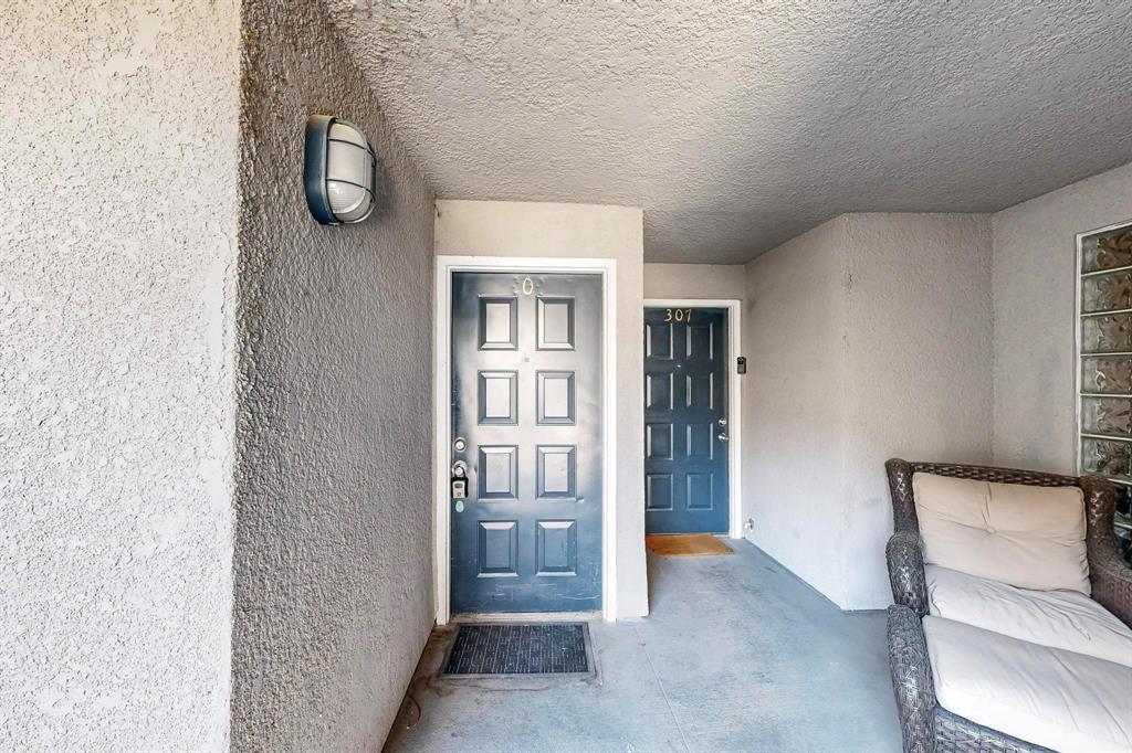 Property Photo: 4303 Buena Vista Street 306 TX 75205