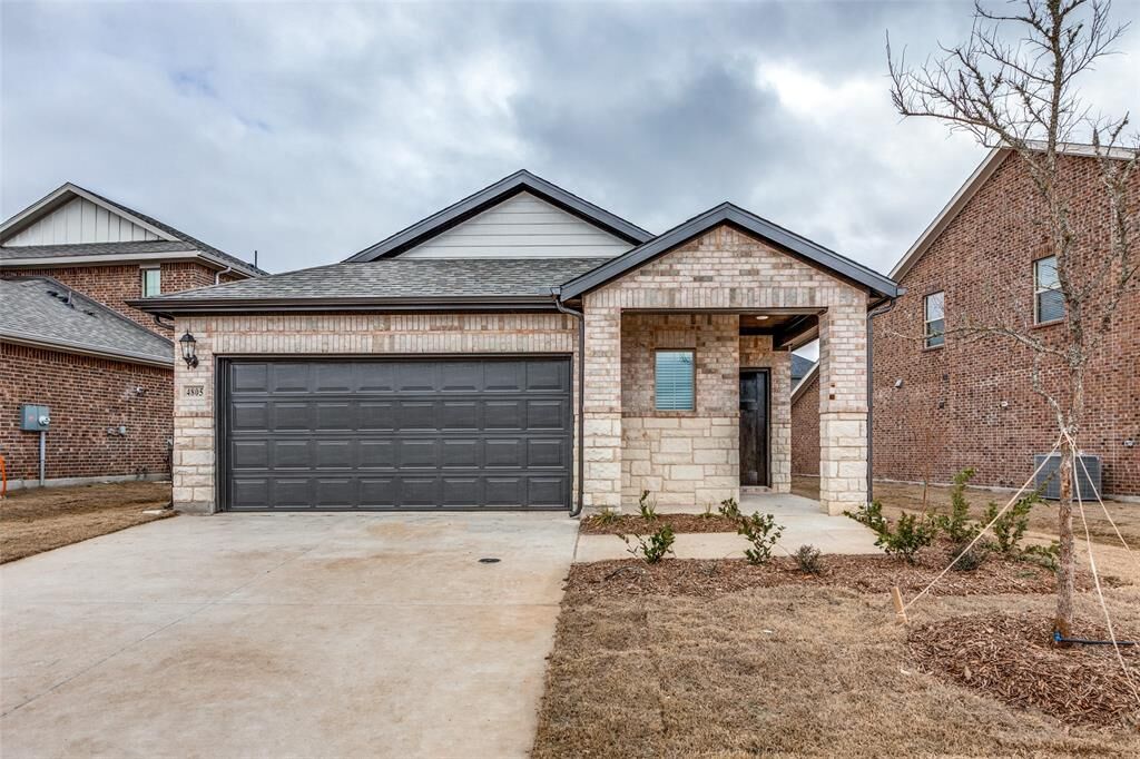 Property Photo: 4805 Everly Court TX 75071