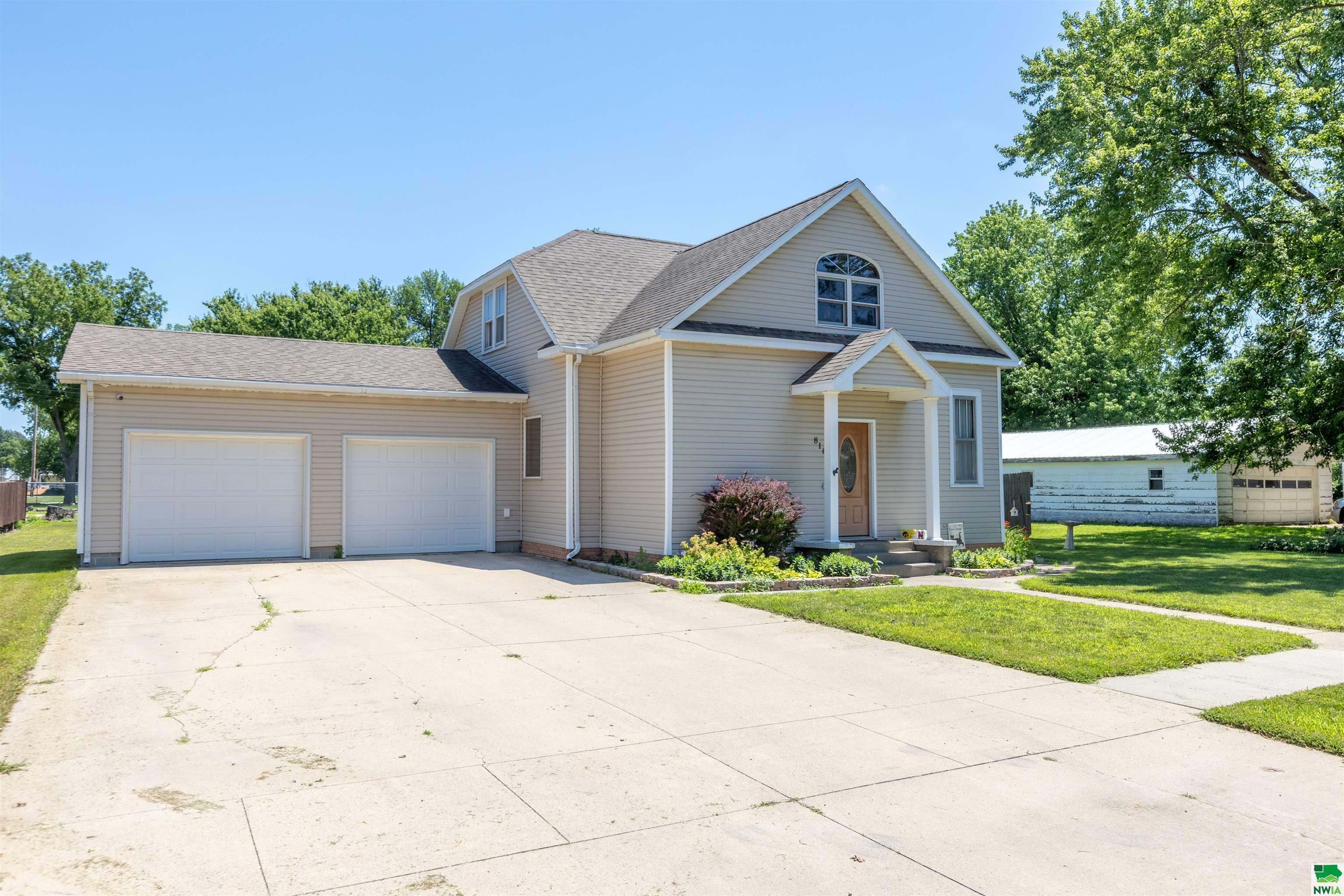Property Photo: 818 Evans St IA 51055