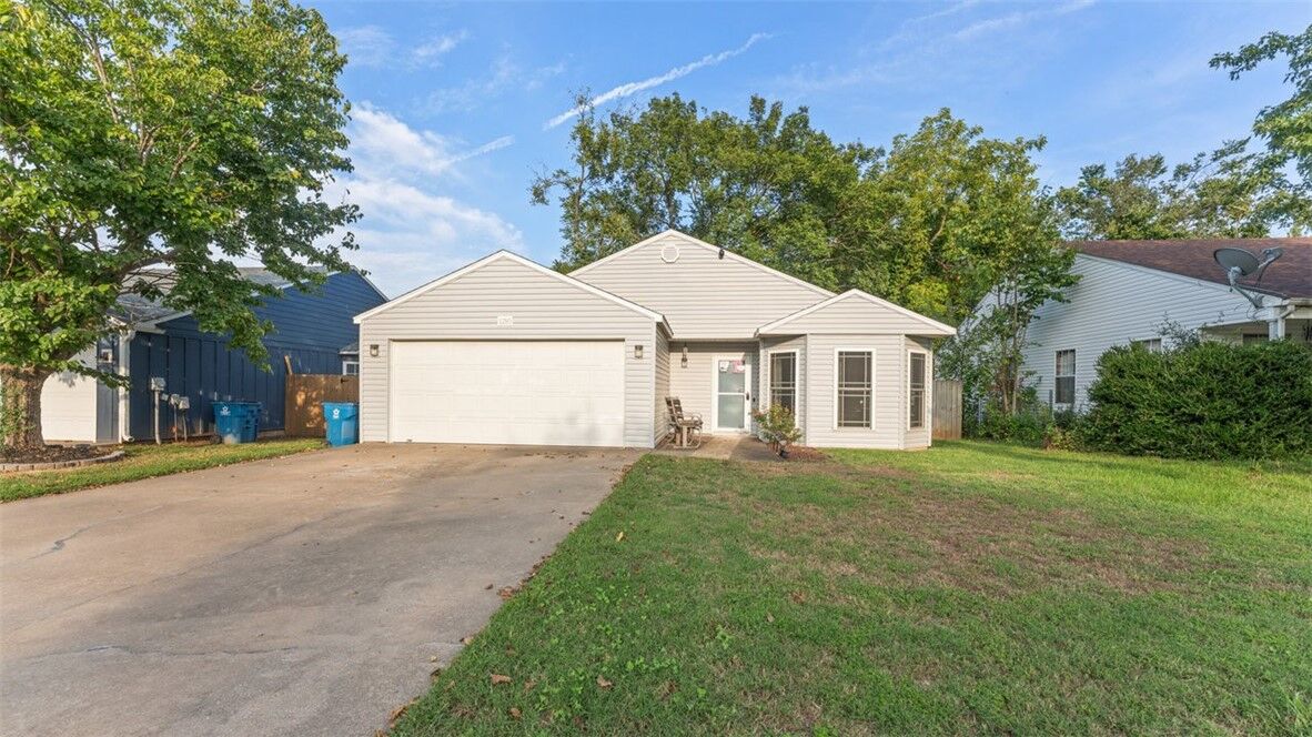 Property Photo:  1210 Spring Street  AR 72712 