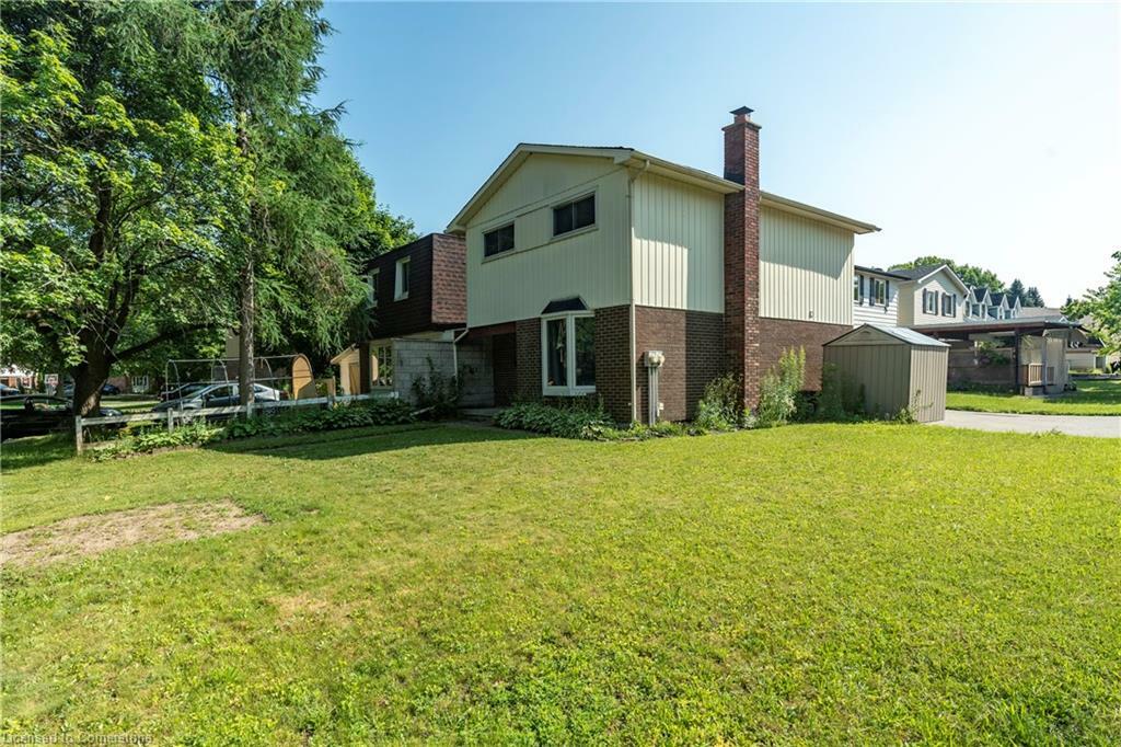Property Photo: 4 Tamarack Court ON N3C 3A8
